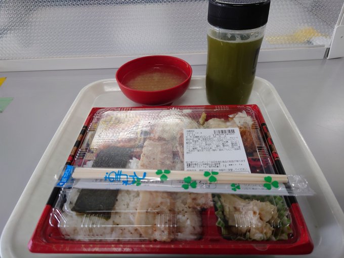 異世界食堂風に言えば、二枚貝の身にパン屑の衣をつけてあげたもの!!つまりお牡蠣のフライ!!♪ 異世界食堂風に言えば、二枚貝の身にパン屑の衣をつけてあげたもの!!つまりお牡蠣のフライ!!♪