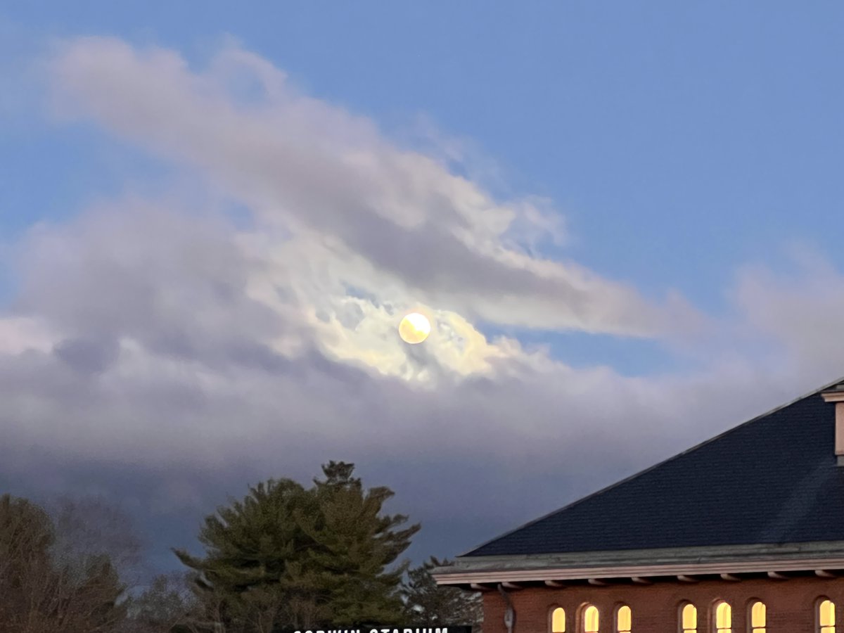 test Twitter Media - Yes, it's the end of the semester, and there's a full moon in the morning. @wesleyan_u https://t.co/lDHW3D01Xx