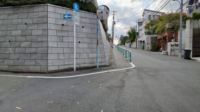 【聖地情報】善福寺3丁目オカルティック・ナインで登場。紅ノ亞里亞の邸宅がある設定の地域。写真は"水無瀬莉愛"の通学路。東 【聖地情報】善福寺3丁目オカルティック・ナインで登場。紅ノ亞里亞の邸宅がある設定の地域。写真は"水無瀬莉愛"の通学路。東