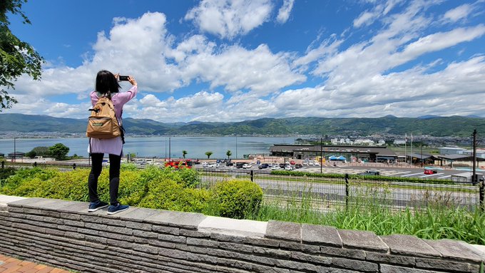 今日は風が強い湯河原です🪁昨夜長野の友人からメッセージをもらって、諏訪湖のことを思い出した朝❣️君の名は。の世界観が大好 今日は風が強い湯河原です🪁昨夜長野の友人からメッセージをもらって、諏訪湖のことを思い出した朝❣️君の名は。の世界観が大好