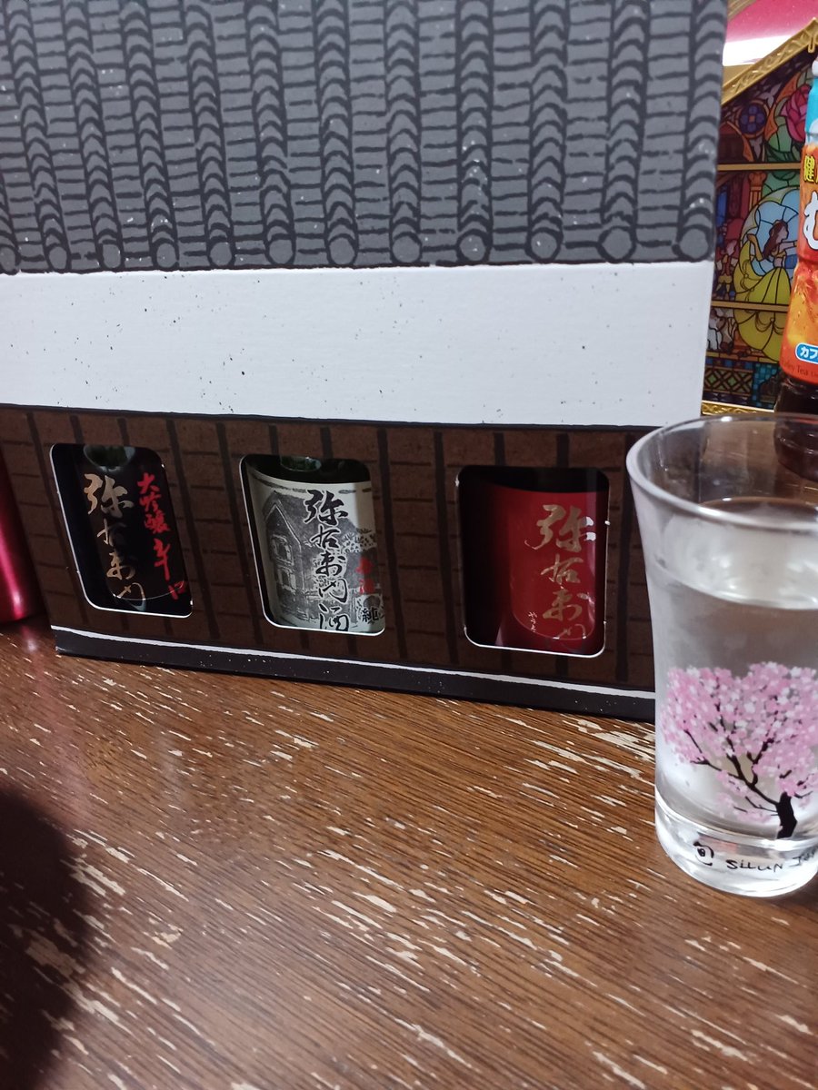 test ツイッターメディア - さー会津土産シリーズ　その１　大和川酒造の弥右衛門純米辛口　初日にホテルでのんだヤツ。これは酒蔵限定販売のセットです。 https://t.co/9sHOTIUVJE