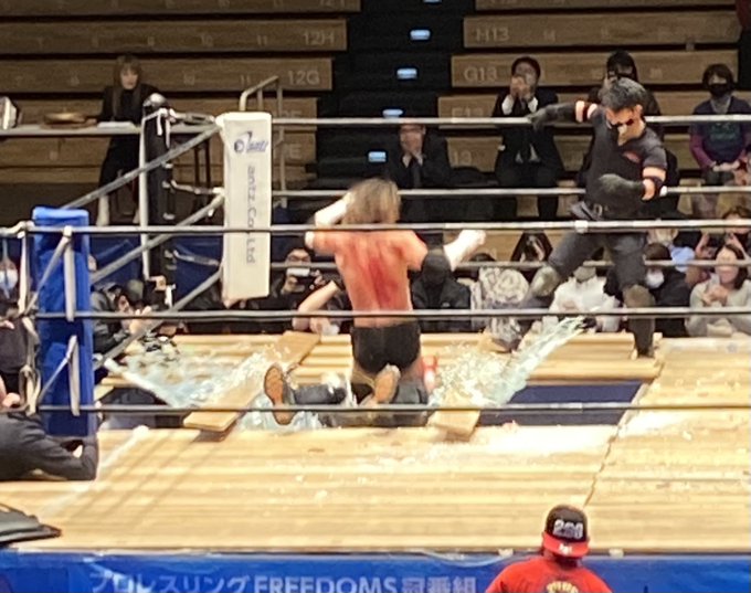 #pw_freedoms 後楽園大会終了。ドリューvsジャックのノーキャンパスグラスボードデスマッチはジャックが王座奪取 #pw_freedoms 後楽園大会終了。ドリューvsジャックのノーキャンパスグラスボードデスマッチはジャックが王座奪取