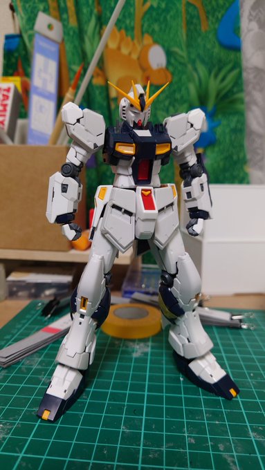 本体組めた!現時点で気になるのは足長いな…ってのとνガンダムさんこんな顔だったけ…? 本体組めた!現時点で気になるのは足長いな…ってのとνガンダムさんこんな顔だったけ…?