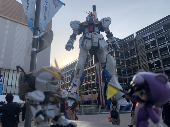 一緒に旅する機会の多いνガンダムさん #TLに深刻なνガンダム不足 一緒に旅する機会の多いνガンダムさん #TLに深刻なνガンダム不足