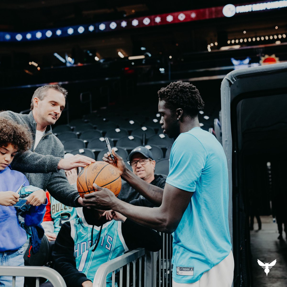 https://pbs.twimg.com/media/FnSHXQPX0AEwiq3.jpg Live stream: Hornets 39, Suns 55