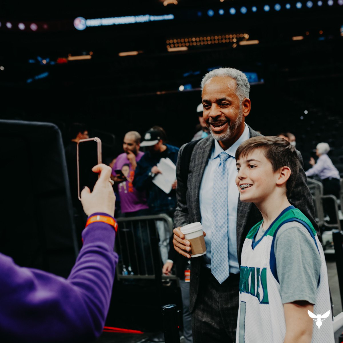 https://pbs.twimg.com/media/FnSHXQRWAAEAD3A.jpg Live stream: Hornets 39, Suns 55