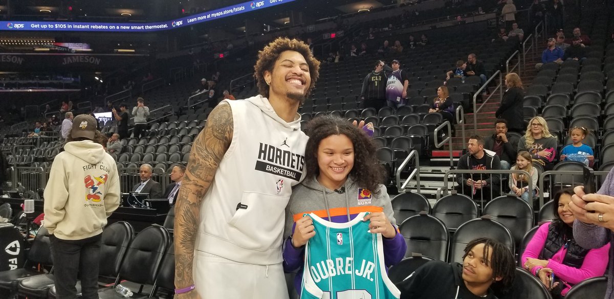 https://pbs.twimg.com/media/FnSHn5vakAAT0eY.jpg Live stream: Hornets 39, Suns 55