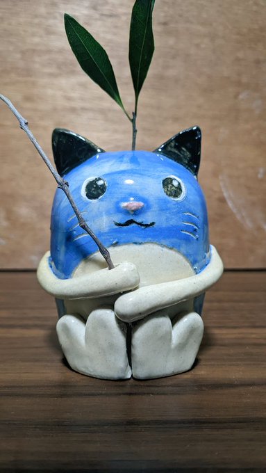 まめねこ花瓶作ってみました〜😇いい感じの草をぶっ刺すとまめねこが完成します!手にはいい感じの棒をぶっ刺せます! #まめね まめねこ花瓶作ってみました〜😇いい感じの草をぶっ刺すとまめねこが完成します!手にはいい感じの棒をぶっ刺せます! #まめね