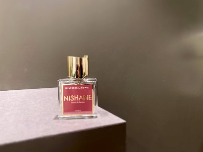 Nishane|ハンドレッド サイレント ウェイズ「私は口を閉じて、静かな100の方法であなたに話しかけた。」静寂の中で Nishane|ハンドレッド サイレント ウェイズ「私は口を閉じて、静かな100の方法であなたに話しかけた。」静寂の中で