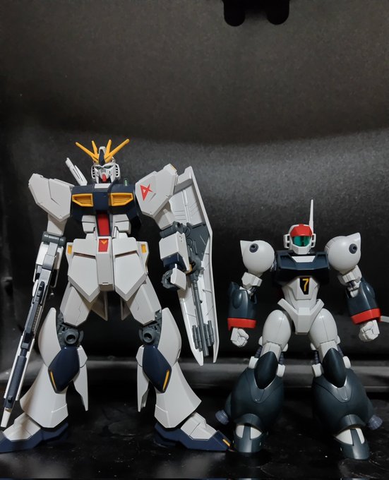で、バイファムさん、組み上がってから気がついたんですが多くのガンプラみたいに膝小僧を外に向ける事ができない。ポーズ取ると で、バイファムさん、組み上がってから気がついたんですが多くのガンプラみたいに膝小僧を外に向ける事ができない。ポーズ取ると