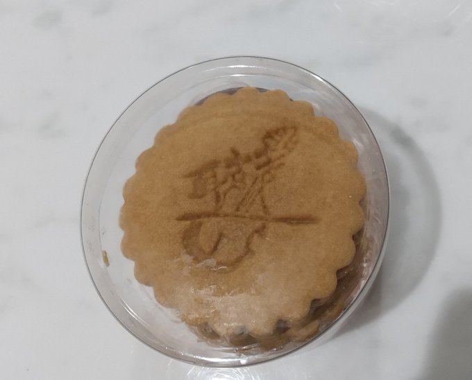 夫がお土産に耳すまクッキーを買ってきてくれた☺️耳をすませばのモデルになったロータリーにある洋菓子店さんのクッキー🍪耳す 夫がお土産に耳すまクッキーを買ってきてくれた☺️耳をすませばのモデルになったロータリーにある洋菓子店さんのクッキー🍪耳す