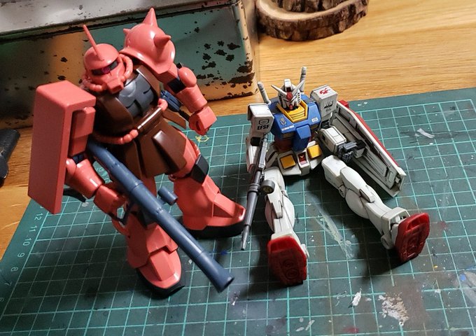 とりあえず2ショットしようとしたらガンダムさんの足関節がまたおれましたので。。 後日仕上げたらまた上げます😢 とりあえず2ショットしようとしたらガンダムさんの足関節がまたおれましたので。。 後日仕上げたらまた上げます😢