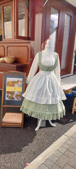 ようやくNarraTiveさんに来れました( •̀∀•́ )bキッチンカーの作りが思いのほか本格的で凄かった。何故かラピ ようやくNarraTiveさんに来れました( •̀∀•́ )bキッチンカーの作りが思いのほか本格的で凄かった。何故かラピ