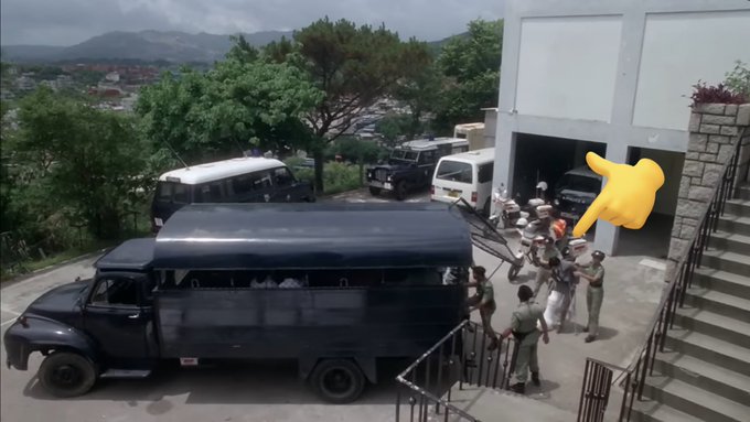 この手と足の戦いで敗れ負傷したユンワー。逮捕?され移送される時ギプスが異常に大きいが誰も指摘しないのがシュール。最後アン この手と足の戦いで敗れ負傷したユンワー。逮捕?され移送される時ギプスが異常に大きいが誰も指摘しないのがシュール。最後アン