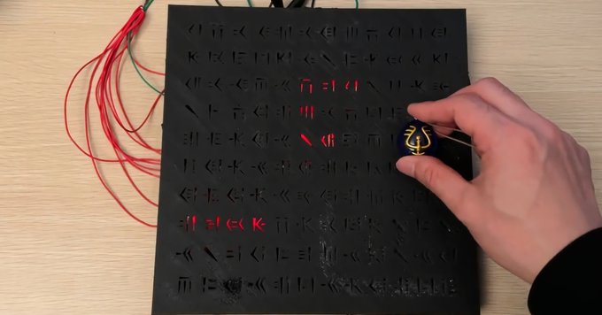 【昨日の人気記事】電子工作で「ラピュタ」の光る石板を再現 飛行石で文字を光らせムスカ大佐ごっこができる 【昨日の人気記事】電子工作で「ラピュタ」の光る石板を再現 飛行石で文字を光らせムスカ大佐ごっこができる