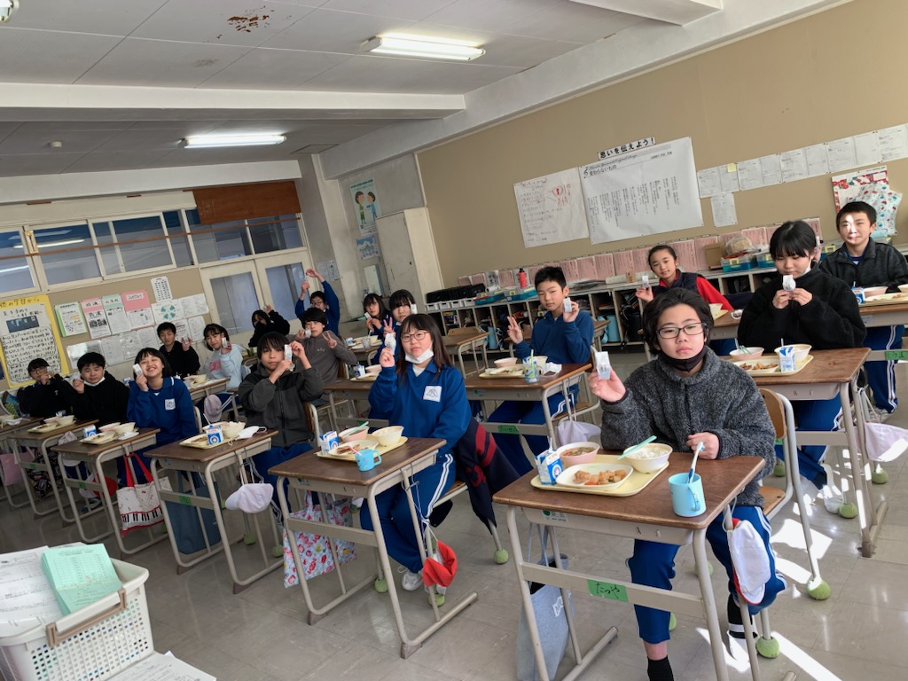 test ツイッターメディア - 【全国学校給食週間】1月30日（月）の献立は、麦ごはん・牛乳・とり肉の香味焼き・大根といかの煮物・めかぶ入りかきたま汁・かもめの玉子となっています。サンコー食品㈱の”いか”を使用しています。  大船渡北学校給食共同調理場 #ofunato #iwate #サンコー食品 #さいとう製菓 https://t.co/57G1LkoVRv