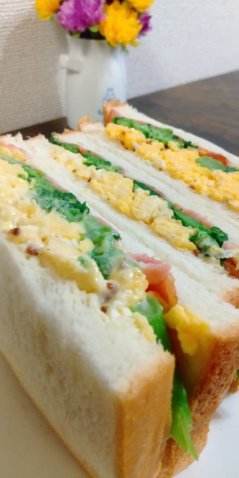 今日は仕事でヘロヘロでしたが昨日作った衛宮ごはんのレシピ「菜の花とベーコンのサンドイッチ」が美味しかったので±0と言うこ 今日は仕事でヘロヘロでしたが昨日作った衛宮ごはんのレシピ「菜の花とベーコンのサンドイッチ」が美味しかったので±0と言うこ