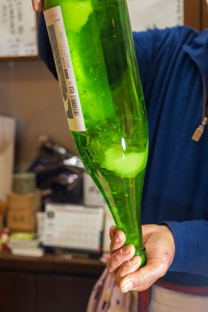 test ツイッターメディア - 新潟県魚沼の青木酒造が醸す鶴齢の純米無過生原酒にごりさけ。
封明け一番。一合飲んでお代わりでもう一合。
このお酒は減圧蓋。この日飲んだ瓶は開けたてが風味と旨さのピークだと思う。開けたら一気に飲み干すのが良いかなと。

#日本酒
#酒滴
#ファインダー越しの私の世界
#写真で奏でる私の世界 https://t.co/7s2d4wTwfd