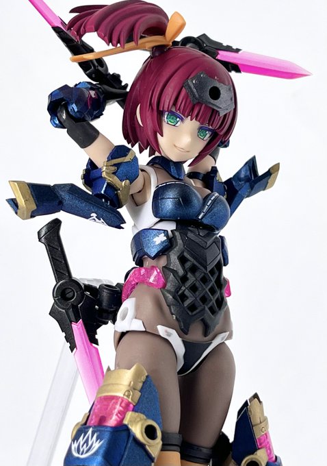 アヤツキ完成しました!箱のボリュームの割に非常に組みやすく、武装パーツも豊富。可動域もバツグンでポージングが捗りますね。 アヤツキ完成しました!箱のボリュームの割に非常に組みやすく、武装パーツも豊富。可動域もバツグンでポージングが捗りますね。