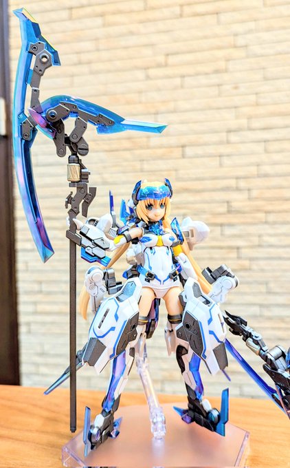 フレズヴェルク=アーテルさんなんとか組み上がったけど干渉祭りでポージングに手こずって、早く寝るつもりがこんな時間になって フレズヴェルク=アーテルさんなんとか組み上がったけど干渉祭りでポージングに手こずって、早く寝るつもりがこんな時間になって
