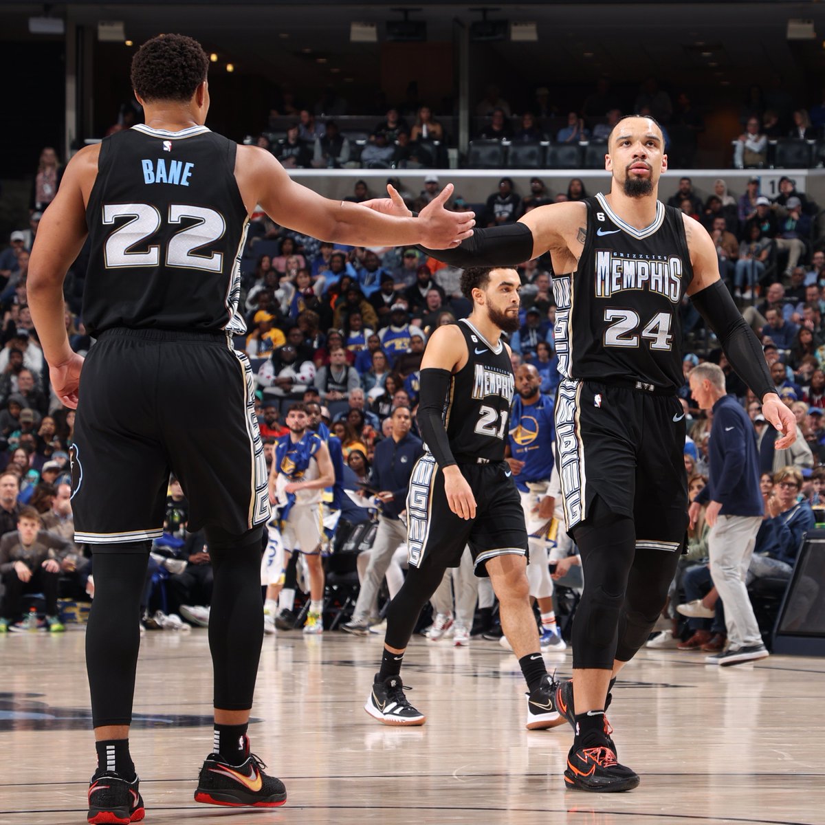 https://pbs.twimg.com/media/Fq0yhojXsAEdztP.jpg Live stream: Warriors 110, Grizzlies 131