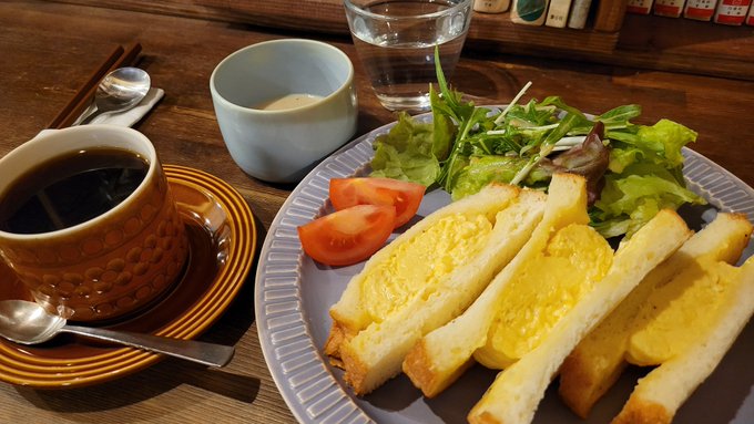 「Cafe ZUCCU」さんでモーニング☕️たまごサンド美味しいし、目の前に「ガラスの仮面」あるし、もうゆっくりするしか