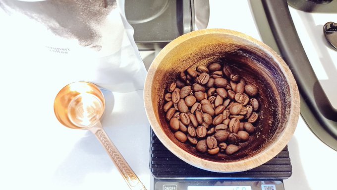 おはようございます!目覚めのコーヒーで気持ち良い朝☀️suzunari coffeeさんのブレンド「刻刻」お湯注いだ瞬間 おはようございます!目覚めのコーヒーで気持ち良い朝☀️suzunari coffeeさんのブレンド「刻刻」お湯注いだ瞬間