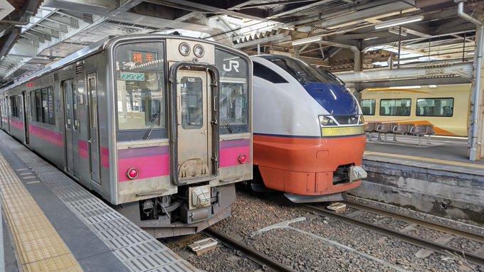 秋田県から横手で途中下車、新庄まで鈍行で。横手は豪雪地帯だけあってお寺も雪に埋もれてました。横手の小さな喫茶店銀の匙さん