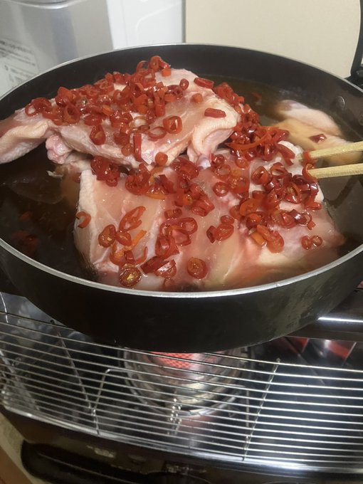 このもんを食い尽くして、残った漬け汁、、、砂糖たっぷりのヤツ😅勿体無いなぁと思って、、、おおっ😁冷凍手羽がぎょうさんあっ このもんを食い尽くして、残った漬け汁、、、砂糖たっぷりのヤツ😅勿体無いなぁと思って、、、おおっ😁冷凍手羽がぎょうさんあっ