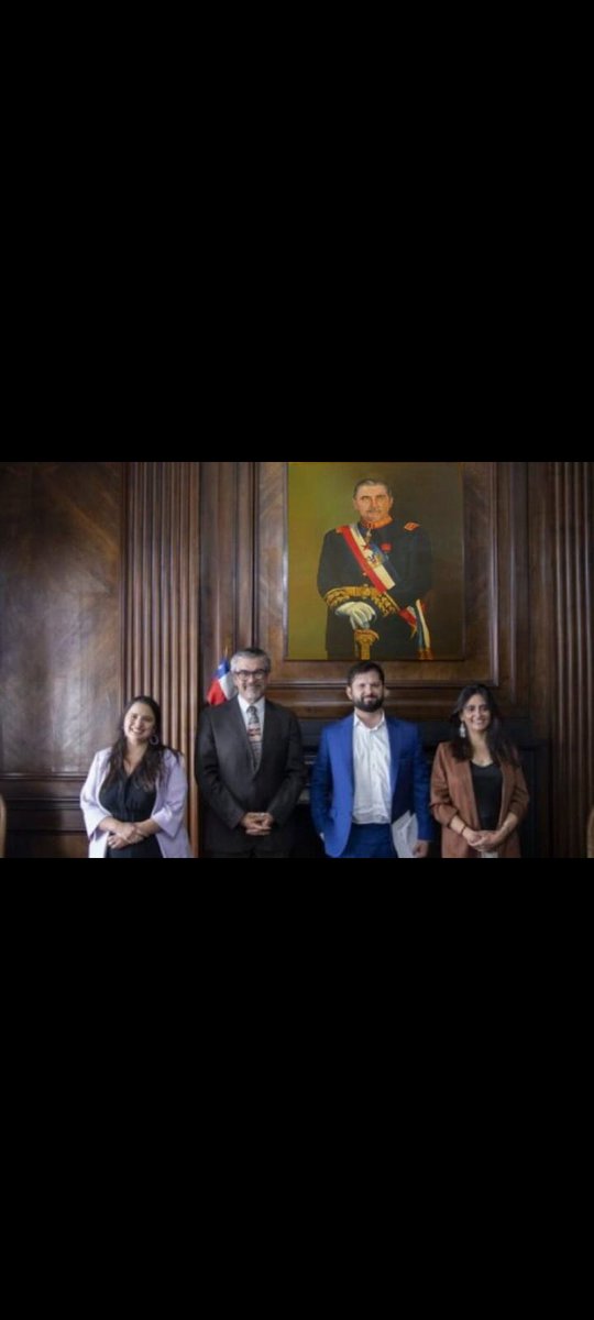 @T13 La carolina aguirre parece muñeca inflabe https://t.co/2ksAMCHNtD