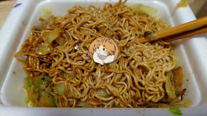 今日のJKめしはカップ焼きそばに野菜炒めを打ち込んだやつです!! 今日のJKめしはカップ焼きそばに野菜炒めを打ち込んだやつです!!