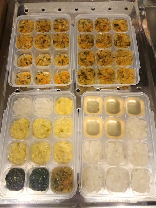 離乳食作り頑張ってるのに、食事前にグズられて毎回写真撮れないから、フリージング前の。 離乳食作り頑張ってるのに、食事前にグズられて毎回写真撮れないから、フリージング前の。