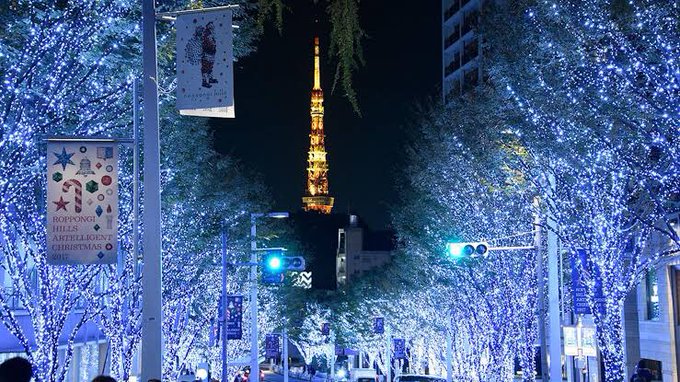 寒月に着飾るイヴを前にして銀の匙など夜を掬おう 寒月に着飾るイヴを前にして銀の匙など夜を掬おう