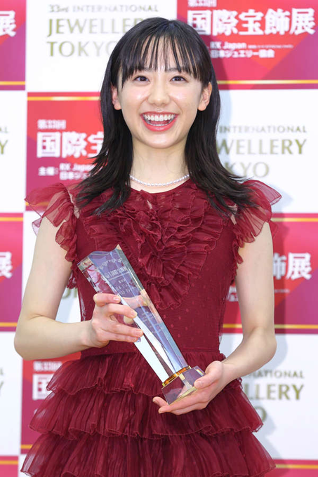 「超難関私大合格」の芦田愛菜 実写版『はたらく細胞』出演で「大学生になっても仕事と学業両立」今年100周年を迎えるワーナ 「超難関私大合格」の芦田愛菜 実写版『はたらく細胞』出演で「大学生になっても仕事と学業両立」今年100周年を迎えるワーナ