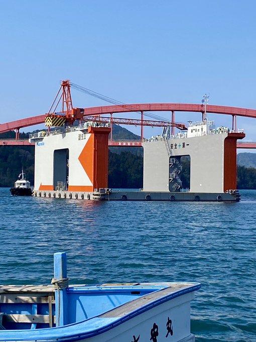 西郷湾を行く金田建設の建生IIです。いろんなタイプの働く船を見る事ができます。#隠岐 #離島 #風景 #船のある風景 # 西郷湾を行く金田建設の建生IIです。いろんなタイプの働く船を見る事ができます。#隠岐 #離島 #風景 #船のある風景 #