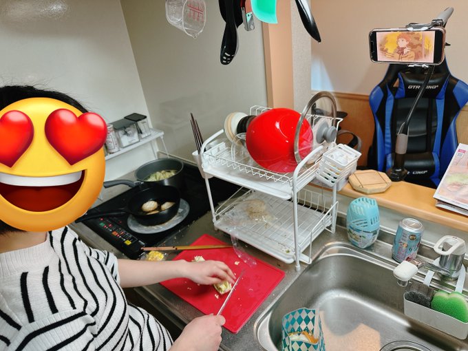 彼女さん、なんのアニメ観ながらご飯作ってるのかなと思ったらまさかの「衛宮さんちの今日のごはん」!!!なつい〜〜〜☺🙏 彼女さん、なんのアニメ観ながらご飯作ってるのかなと思ったらまさかの「衛宮さんちの今日のごはん」!!!なつい〜〜〜☺🙏