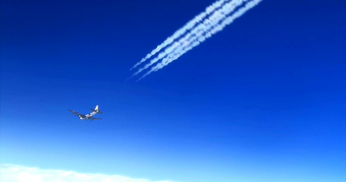 この世界の片隅にのF-13偵察機の飛行機雲はいいよね 