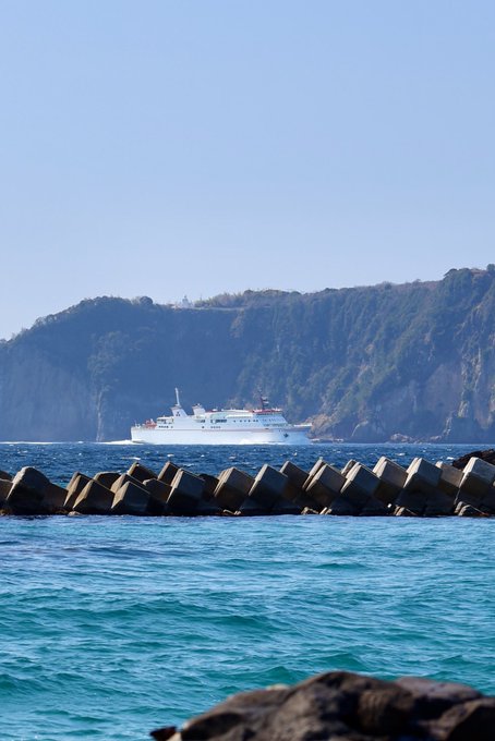 塩浜海水浴場、沖を走るフェリーが見えます。今年もシーズンにはさらに綺麗に整備されます。#隠岐 #離島 #風景 #船のある 塩浜海水浴場、沖を走るフェリーが見えます。今年もシーズンにはさらに綺麗に整備されます。#隠岐 #離島 #風景 #船のある