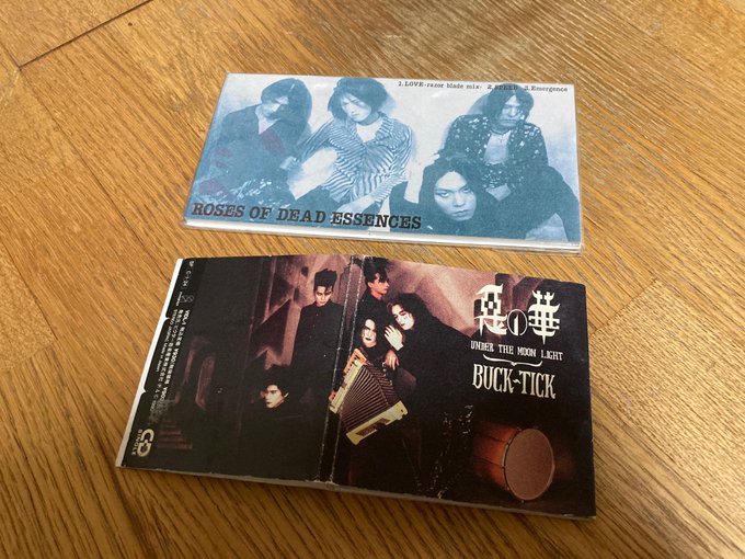 懐かしのシングルCDも。バクチクの悪の華なんていつ買ったものなんだろう?自分でもビックリしたわ。ROSE OF DEAD 懐かしのシングルCDも。バクチクの悪の華なんていつ買ったものなんだろう?自分でもビックリしたわ。ROSE OF DEAD