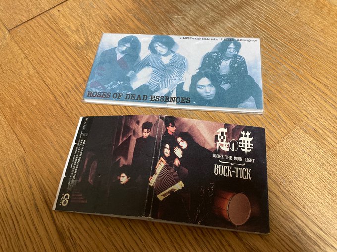 懐かしのシングルCDも。バクチクの悪の華なんていつ買ったものなんだろう？自分でもビックリしたわ。ROSE OF DEAD