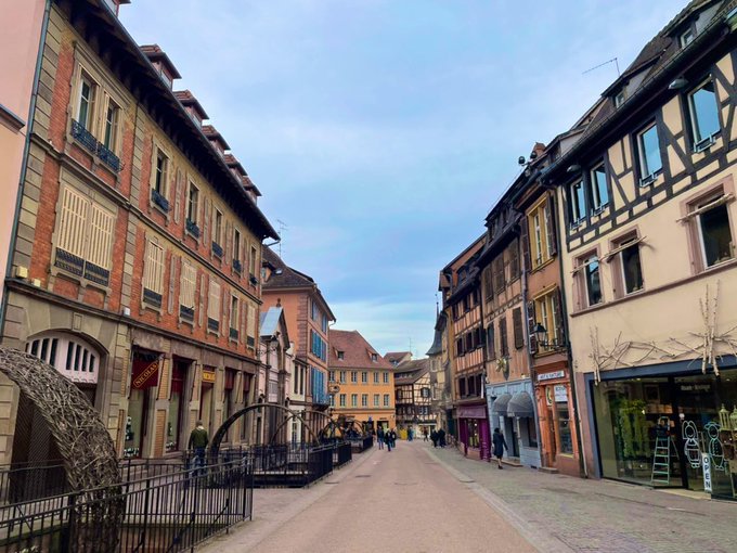 フランス🇫🇷へハウルの動く城のモデルなった帽子屋も発見できた。フランス料理美味しい！今まで行った国🇨🇭🇩🇪🇦🇹🇫🇷🇮🇹🇪