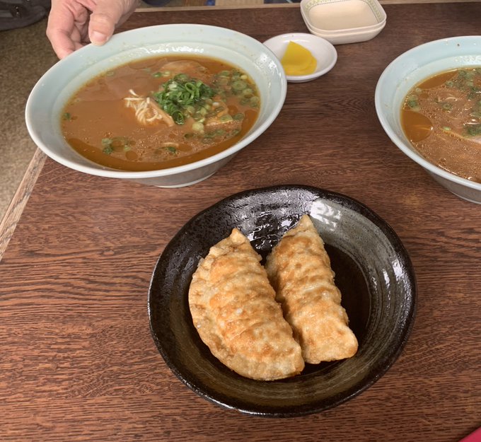 九州から久しぶりに里帰り。昨日は岡山の行きたかったラーメン屋にガンスト友達と行って 今日は数年ぶりに墓参りして めちゃく