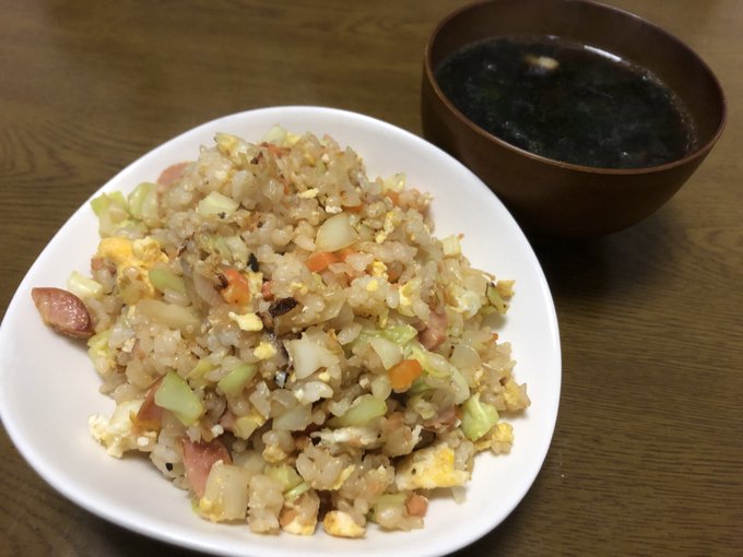 もうだめだぁー（ぼのぼの風）仕事終わらないしたくない😖お昼ご飯作って食べて正気度をあげますヤキメシ美味しいスープ美味しい