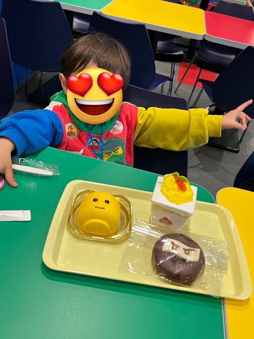 レゴランドで食べたもの！ケーキ美味しかった！😍キッズセットは、カイの肉まん欲しさに私が注文❤️‍🔥コールも満足だね☺️🖤