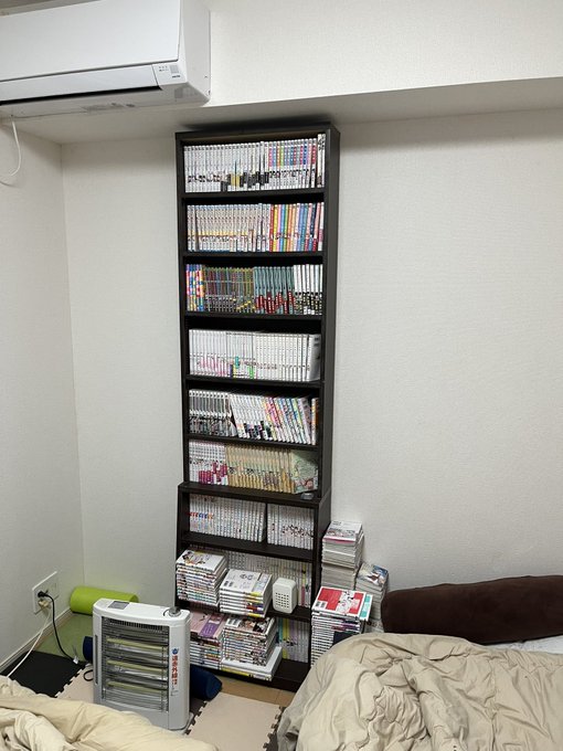 紙の本。かなりの数を売ってもなおこれだけあり、電子に切り替えなかったらゾッとするな……整理するのが馬鹿らしいちなみにトイ 紙の本。かなりの数を売ってもなおこれだけあり、電子に切り替えなかったらゾッとするな……整理するのが馬鹿らしいちなみにトイ