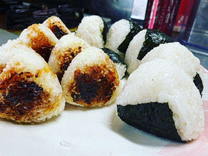 今朝はおにぎり🍙少し準備は手間だが子どもたちも食べやすいしねー。今日は長女、最後のサッカー試合⚽️パパ、行けないが、応援