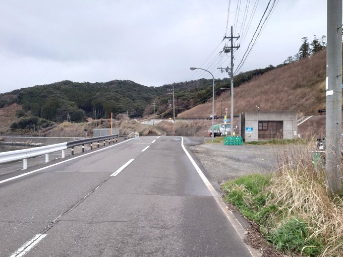 中二病でも恋がしたい より 北田バス停 2年くらい前に現道と分岐して旧道に。 待合所はまだ残されてるので新旧2つの待合 中二病でも恋がしたい より 北田バス停 2年くらい前に現道と分岐して旧道に。 待合所はまだ残されてるので新旧2つの待合