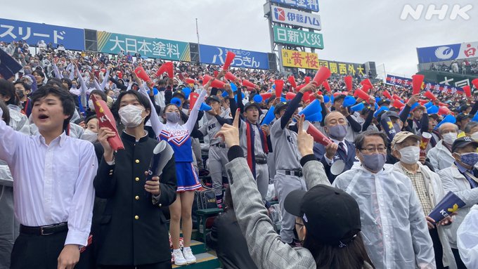 【大応援団で選手を後押し!】#慶応 のアルプス席には3000人を超える大応援団!#慶応女子 による華やかなチア、男子生徒 【大応援団で選手を後押し!】#慶応 のアルプス席には3000人を超える大応援団!#慶応女子 による華やかなチア、男子生徒