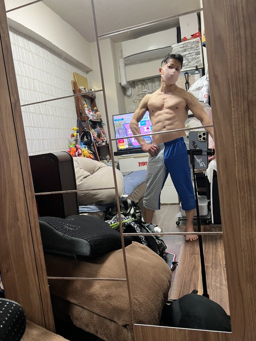 おはようございます寝起きの瞬間無意識で鬼太郎やっちまってたので腹筋と共に自撮るえへへのおしゃ太郎(*ノωノ)キャ💪🌸#ゲ おはようございます寝起きの瞬間無意識で鬼太郎やっちまってたので腹筋と共に自撮るえへへのおしゃ太郎(*ノωノ)キャ💪🌸#ゲ
