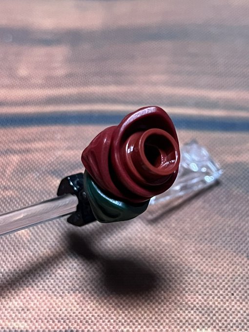 各部の薔薇はニンジャゴーのバンダナで作ってますこれ思いついた事で方向性が決まった 